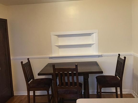 Dining area (viewed from walk-in kitchen)