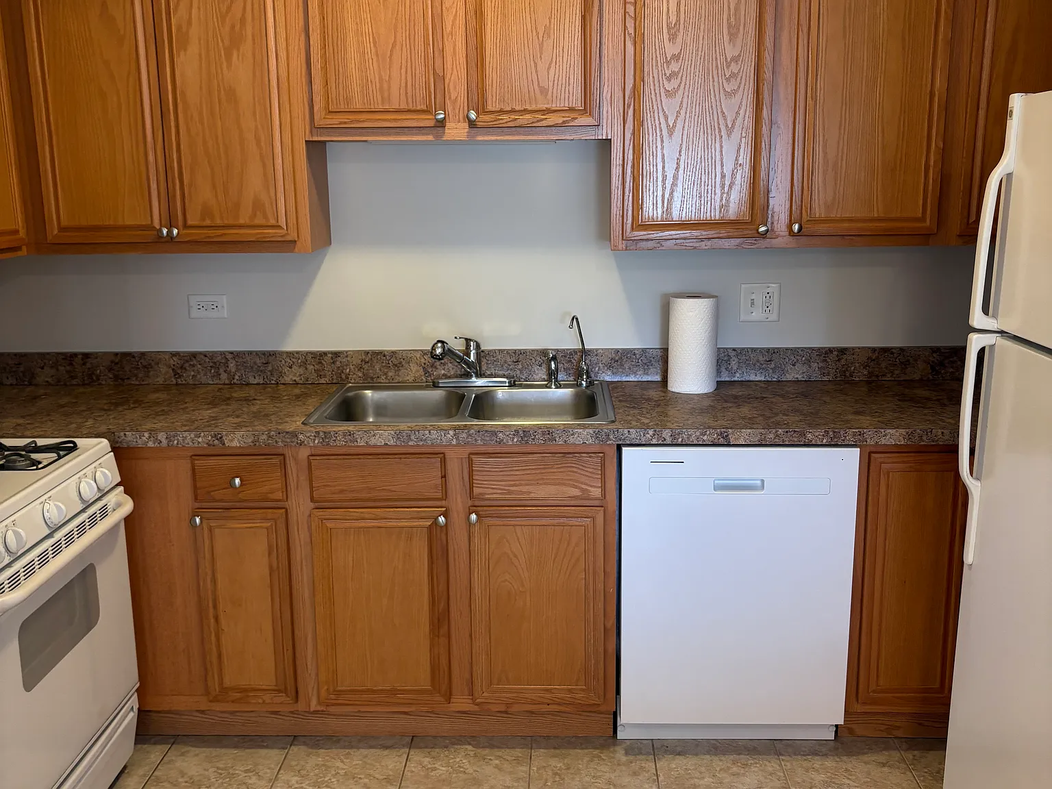 2 bed, 1150 sqft, $2,200 — Photo 3
