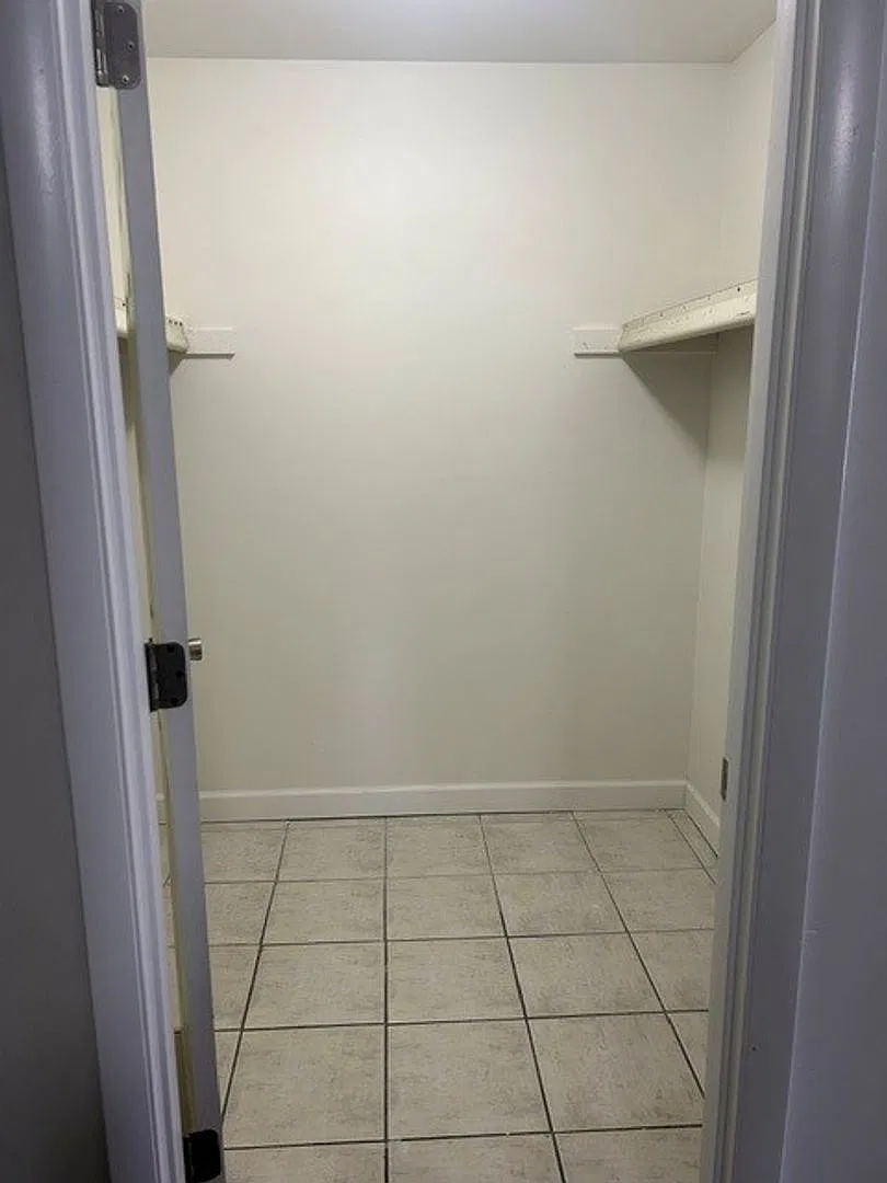 4008 89TH LLC — Photo 3