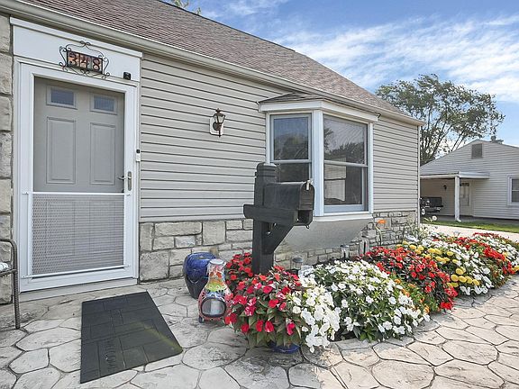 3rd image of 348 Darbyhurst Rd