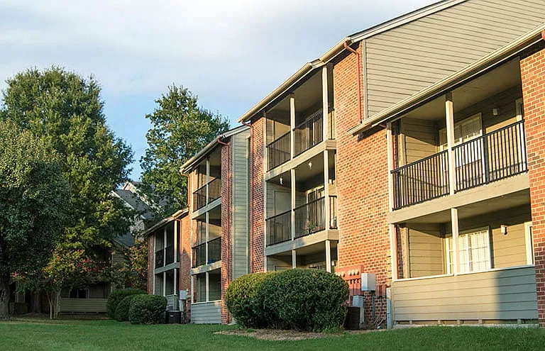 Broadmoor Apartments — Photo 21
