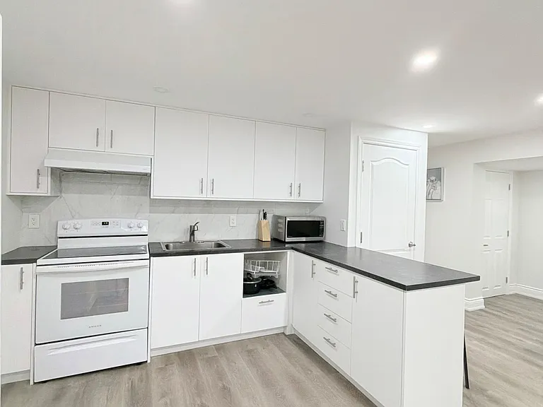 3477 Riverspray Cres — Photo 15