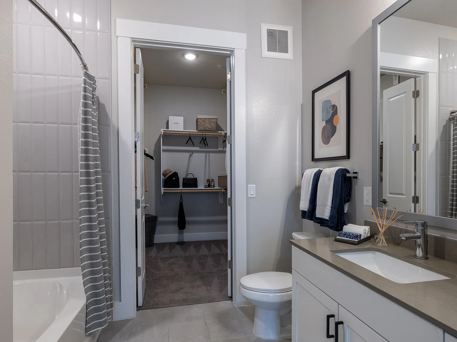 SYNC Sawyer Heights Apartments — Photo 3