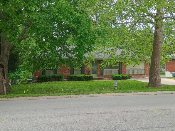 1004 NW R D Mize Rd, Blue Springs, MO 64015