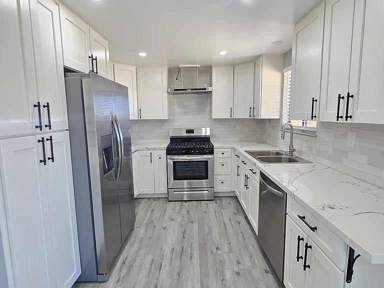 8472 Underwood Ave — Photo 3