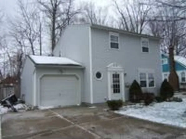 5743 Chagrin Dr, Mentor On The Lake, OH 44060
