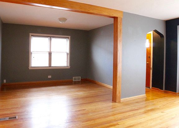 3rd image of 5722 N Avondale Ave
