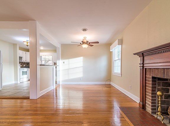 3rd image of 854 Valley Dr
