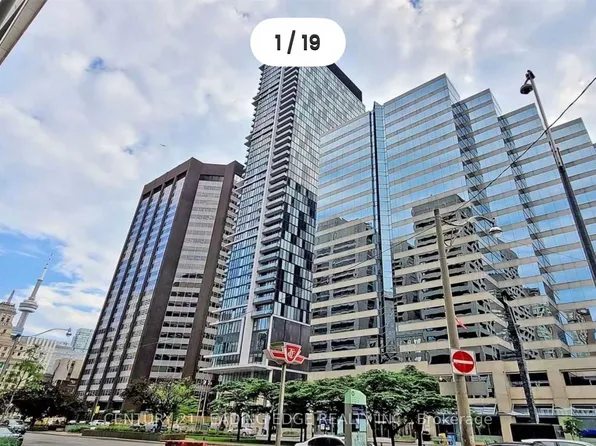 426 University Ave #3205, Toronto, ON M5G 1S9