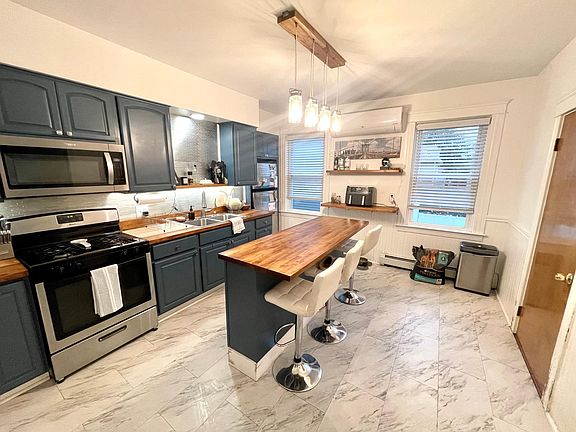 3rd image of 1886 Smith St #1R