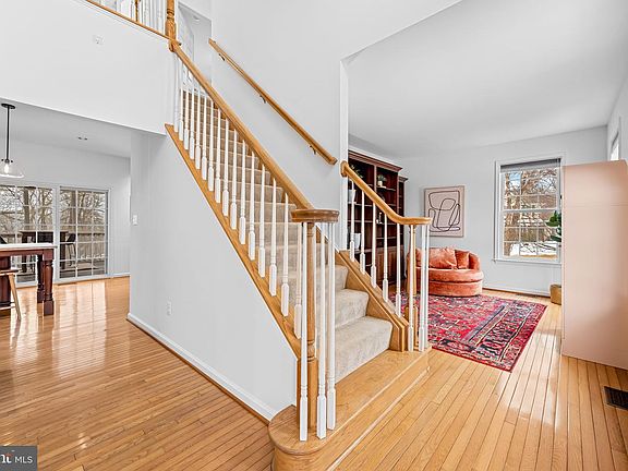 4th image of 817 Wiseburg Rd