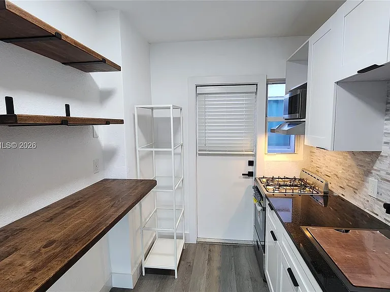 300 74th St #14 — Photo 1