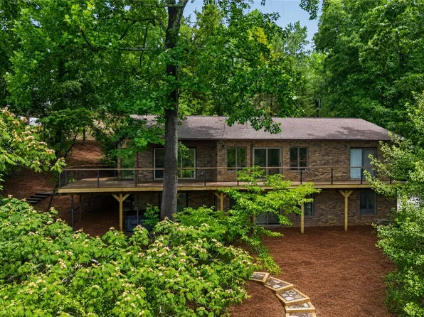 304 Lakeside Dr, Seneca, SC 29672