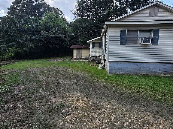 4th image of 2138 Summit Hville Rd