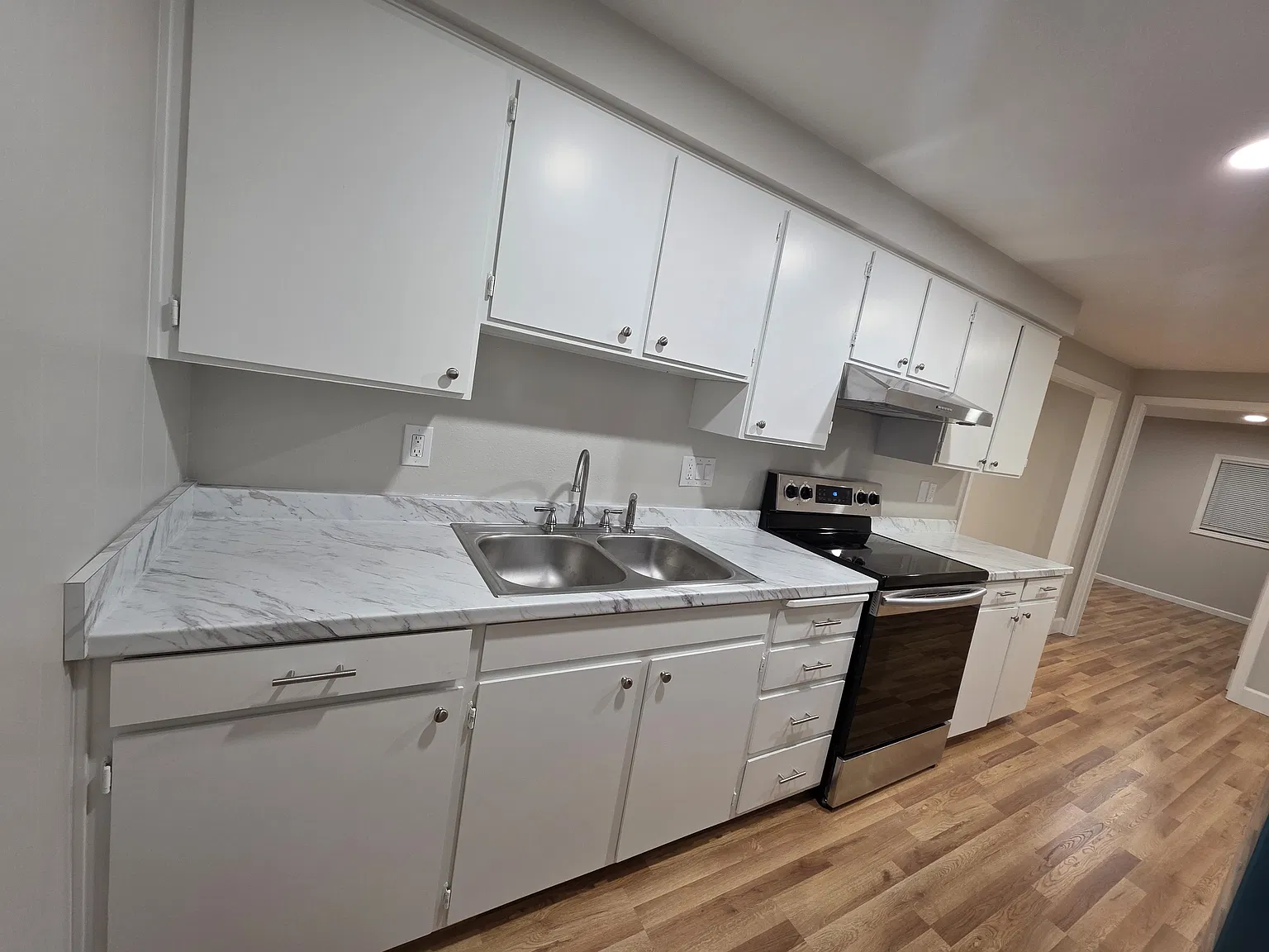 3 bed, 1.5 bath, 1168 sqft, $2,295 — Photo 4