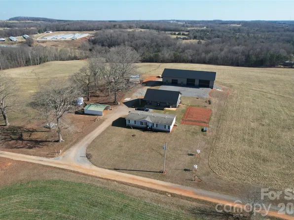 1012 Gregory Dr, Hamptonville, NC 27020