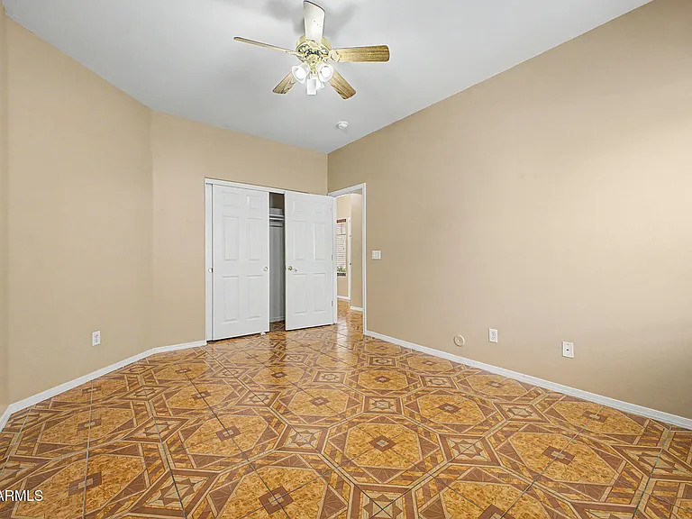 5329 W La Salle St — Photo 30