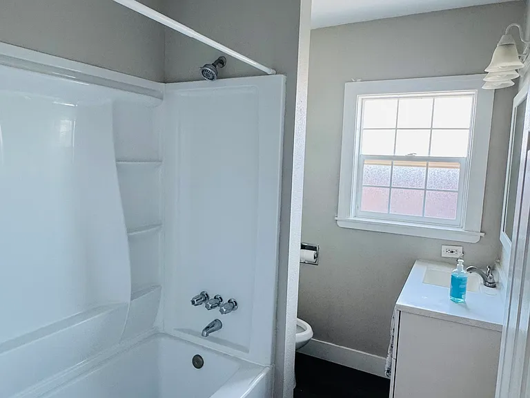 145 N Powers Ave — Photo 6