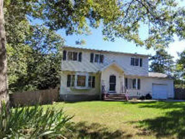 1 Judith Dr, Coram, NY 11727