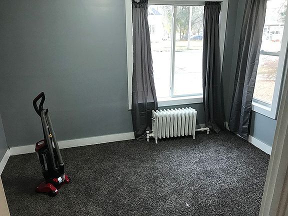 5th image of 320 3rd St SW