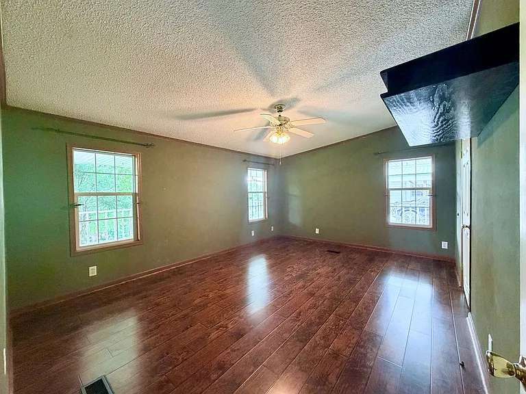 3081 Highway 81 S — Photo 14