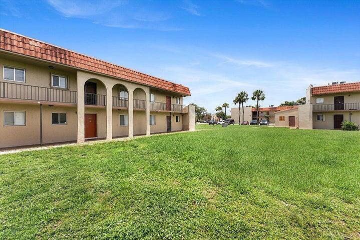 1st image of 6094 Forest Hill Boulevard #106