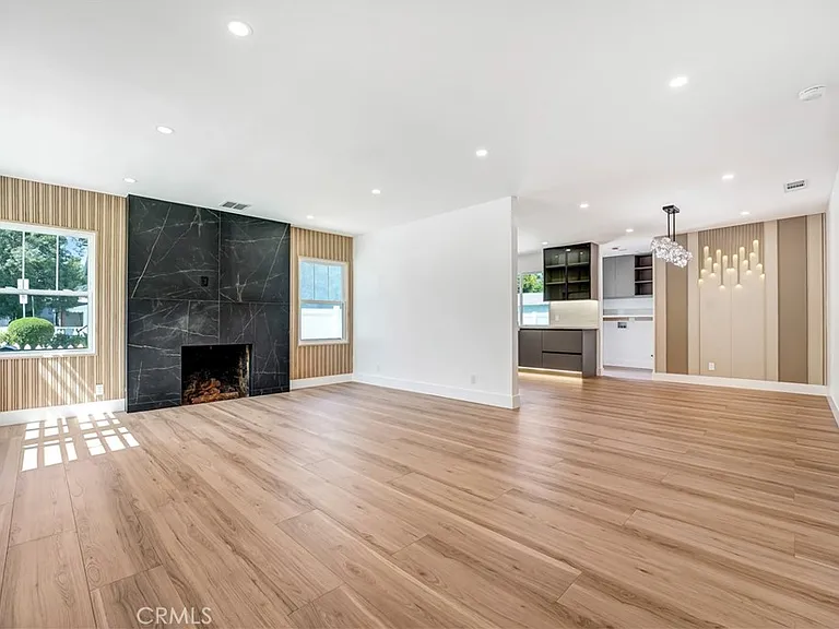 6722-6724 Katherine Ave — Photo 3