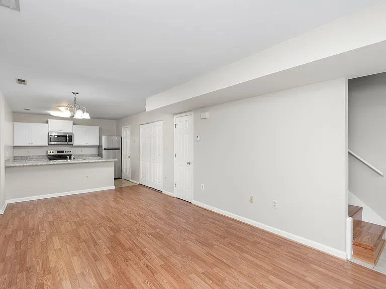 705 Ivy St #1 — Photo 4