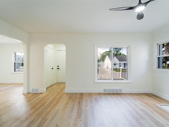 5th image of 22427 Hanson Ct