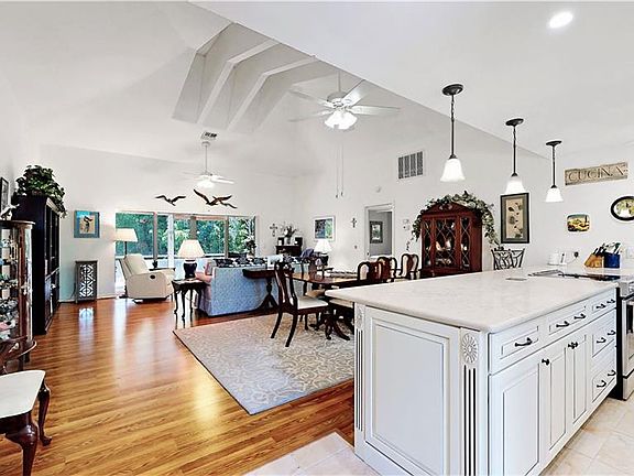 4th image of 2186 Egret Cir