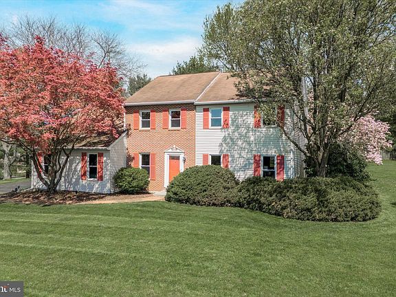 2nd image of 5 Black Horse Cir