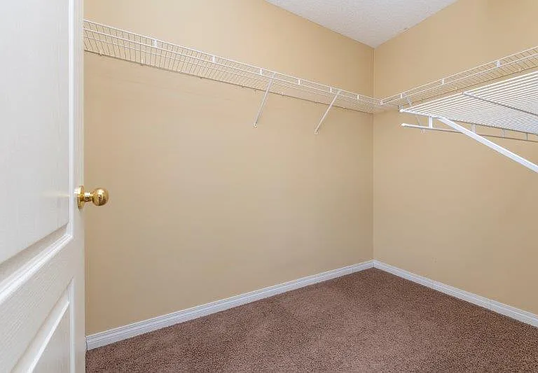 126 E Tuscarora Pl NW — Photo 35