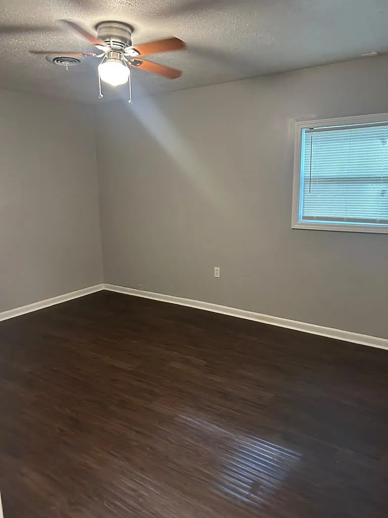 4 bed, 1220 sqft, $1,200 — Photo 3