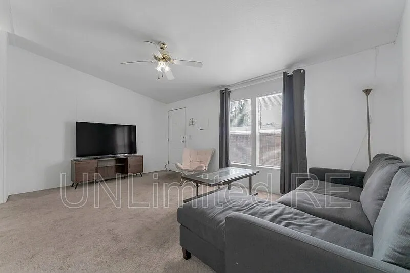 3 bed, 2.0 bath, 960 sqft, $1,999 — Photo 2