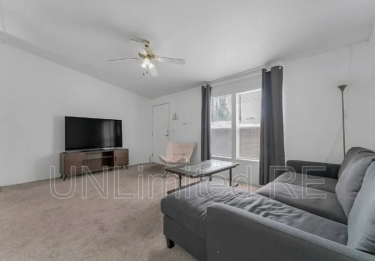 766 E Zuni Dr — Photo 7
