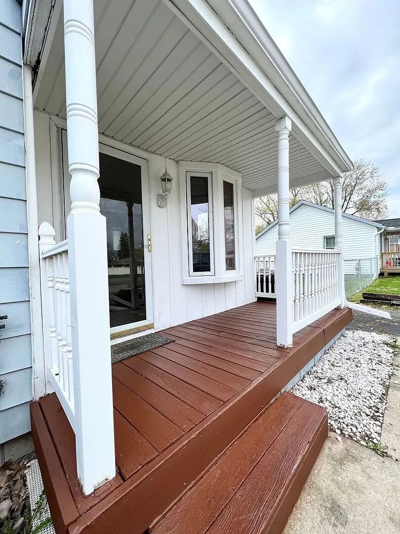 Move-In Ready 3 Bedroom, 1 Bathroom Home in Westland, MI — Photo 2