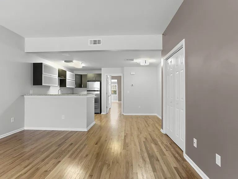 102 Lansdale Ave #M — Photo 1