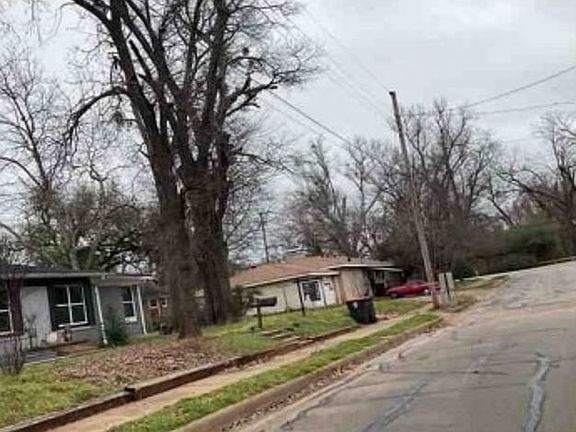 Exterior Neighborhood (street photo)