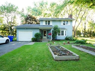27 Meadowview Dr, Brockport, NY 14420