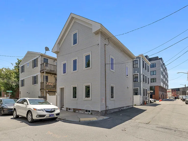 169 W 9th St — Photo 21