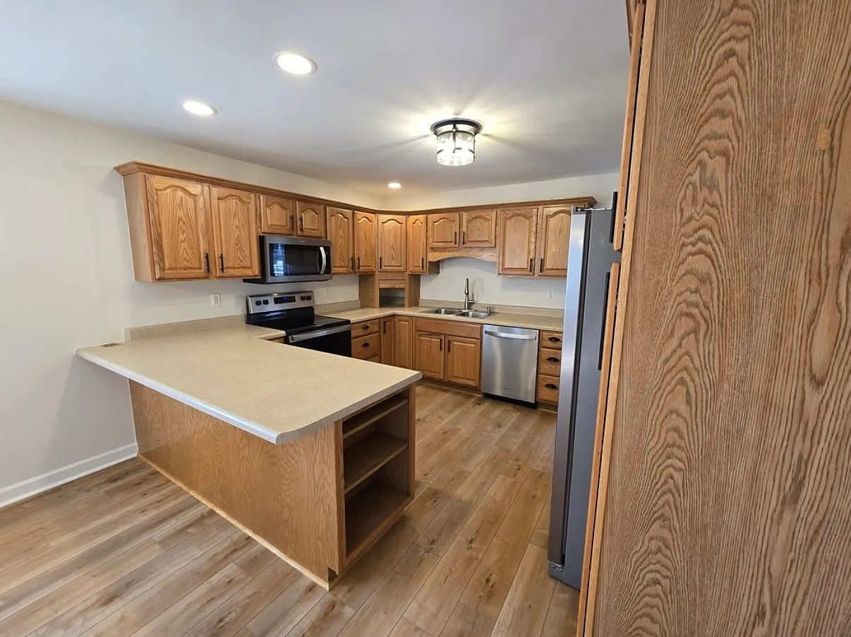 3 bed, 1753 sqft, $2,200 — Photo 3