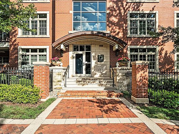 5th image of 4937 Wyandotte St APT 200
