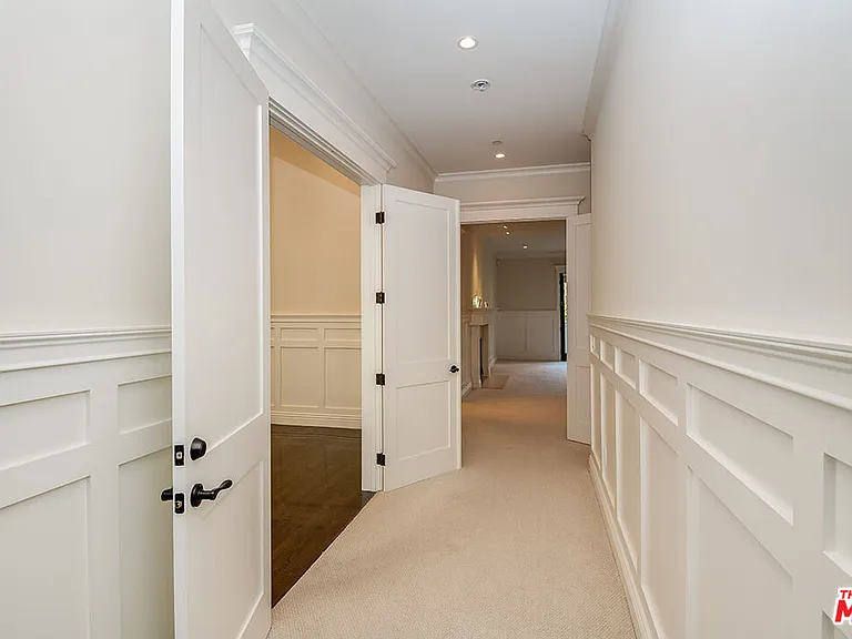 10161 Valley Spring Ln — Photo 27