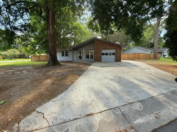 307 Canaberry Cir, Summerville, SC 29483
