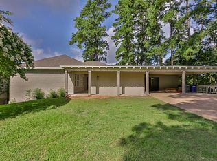 800 Broadmoor Dr, Huntsville, TX 77340