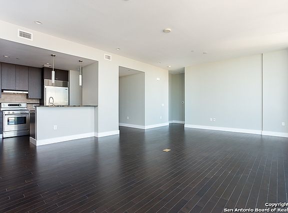 5th image of 600 E Market St