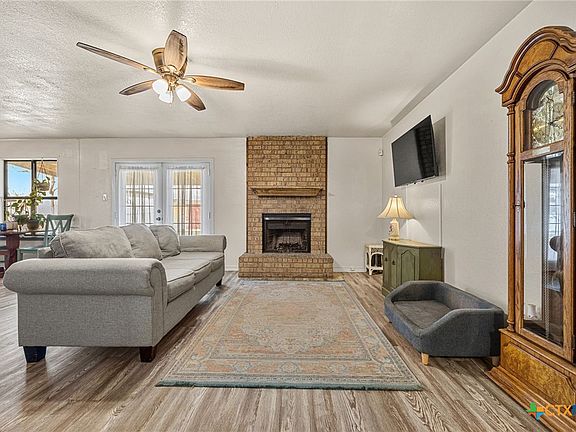 3rd image of 909 N 4th St