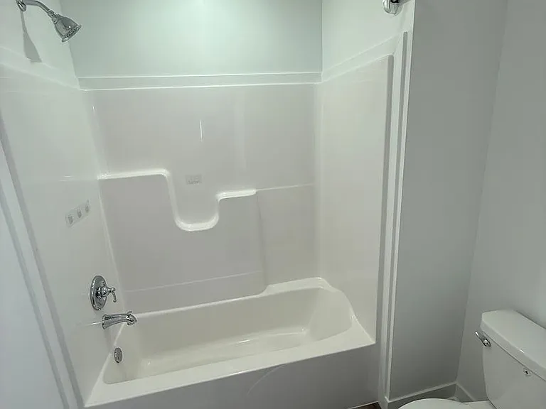 1046 Elmwood Ln — Photo 35