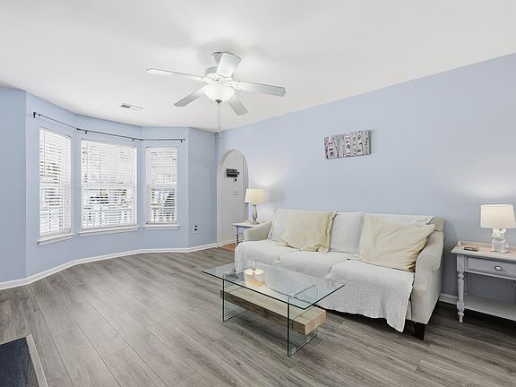 5th image of 405 Stefan Dr