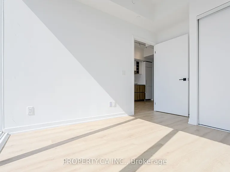 319 Jarvis St #LPH16 — Photo 11
